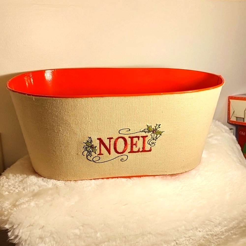 NOEL Container - Picture 1 of 6